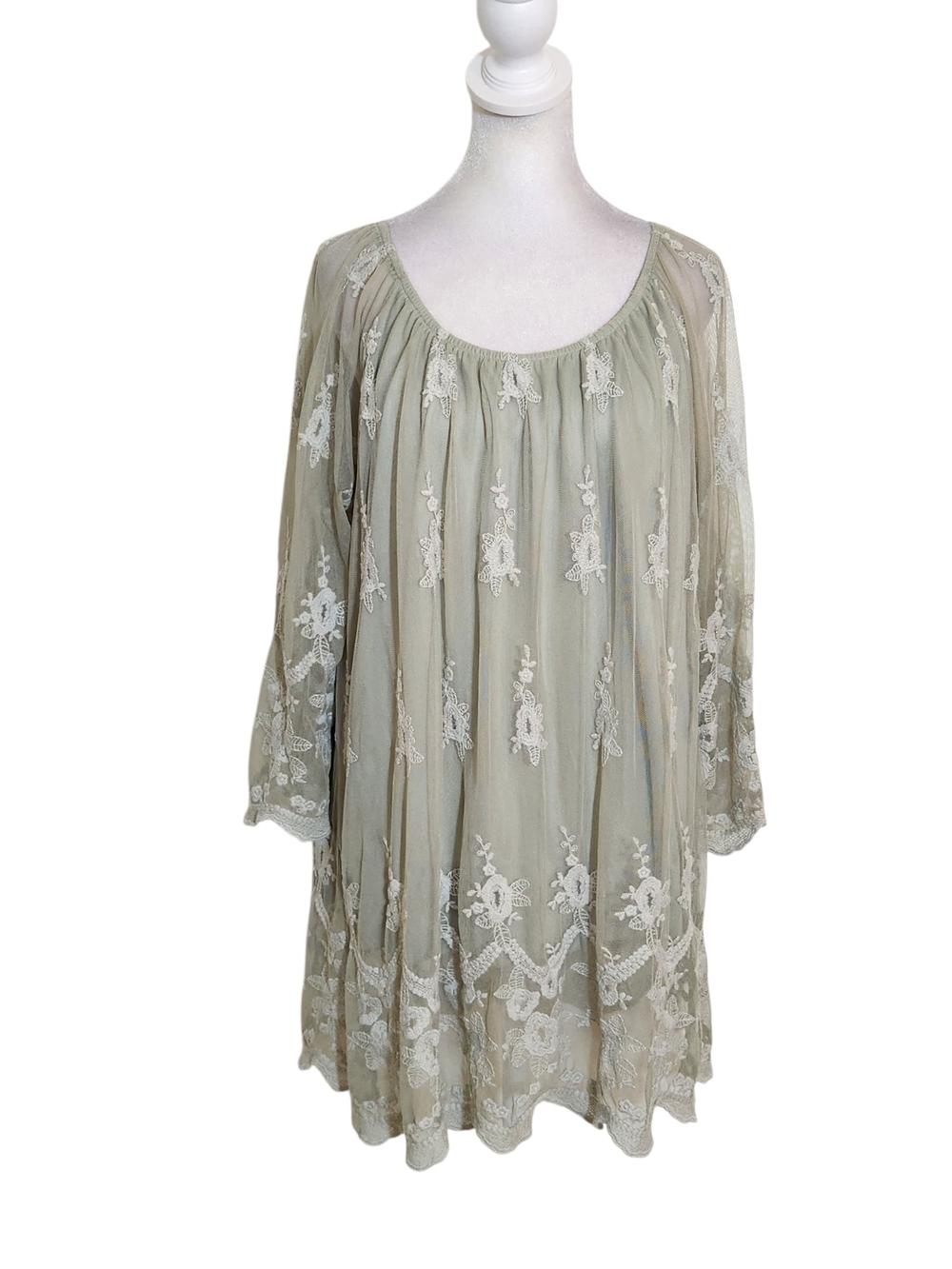 Cal Style Sage Green Embroidered Mesh Tunic Size Large